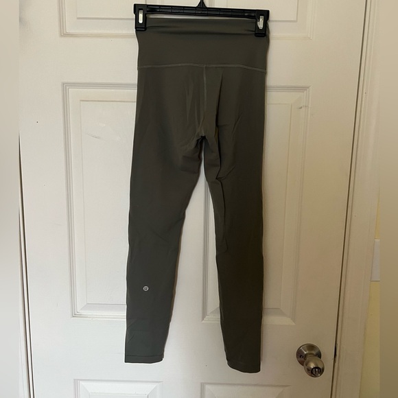 Lululemon wundertrain 25” size 4 leggings in grey sage - Picture 2 of 3